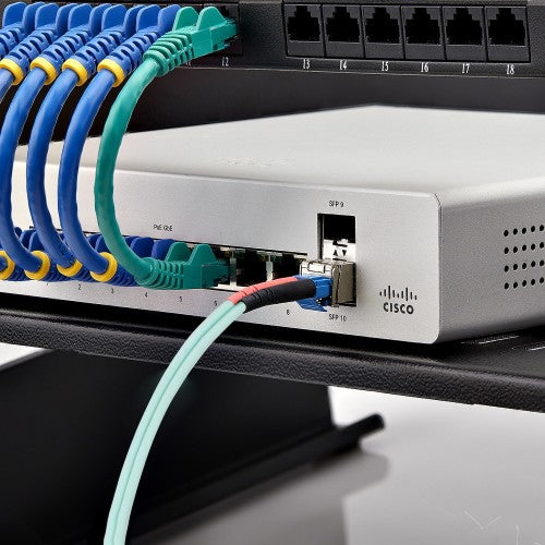 StarTech.com Cisco SFP-25G-SR-S Compatible SFP28 Module, 25Gbps Multimode Fiber (MMF), 100m (328ft), LC Connector, 850nm, MSA 25 Gigabit Optical Transceiver
