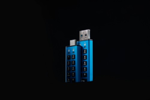 Kingston Technology IronKey 16GB Keypad 200, FIPS 140-3 Lvl 3 AES-256 Hardware Encrypted