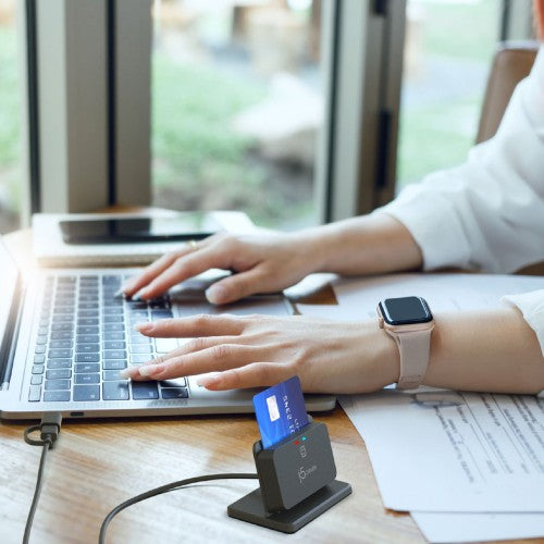j5create JUR261 USB™ Smart Card / CAC Reader Stand