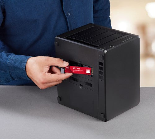 Western Digital Red WD ™ SN700 NVMe™ POWERED BY SANDISK 4 TB