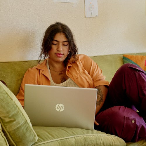 HP 15-fd0073na Intel® Core™ i3 i3-N305 Laptop 39.6 cm (15.6") Full HD 8 GB DDR4-SDRAM 512 GB SSD Wi-Fi 6 (802.11ax) Windows 11 Home Silver