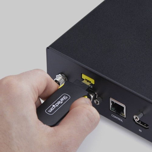 StarTech.com USB-A Port Blocker Key with 4x Latching USB-A Dust Cover Plugs, Snap-In Reusable Port Protectors for Laptops & Computers